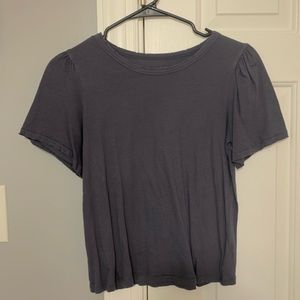 Cute mid length AEO shirt!